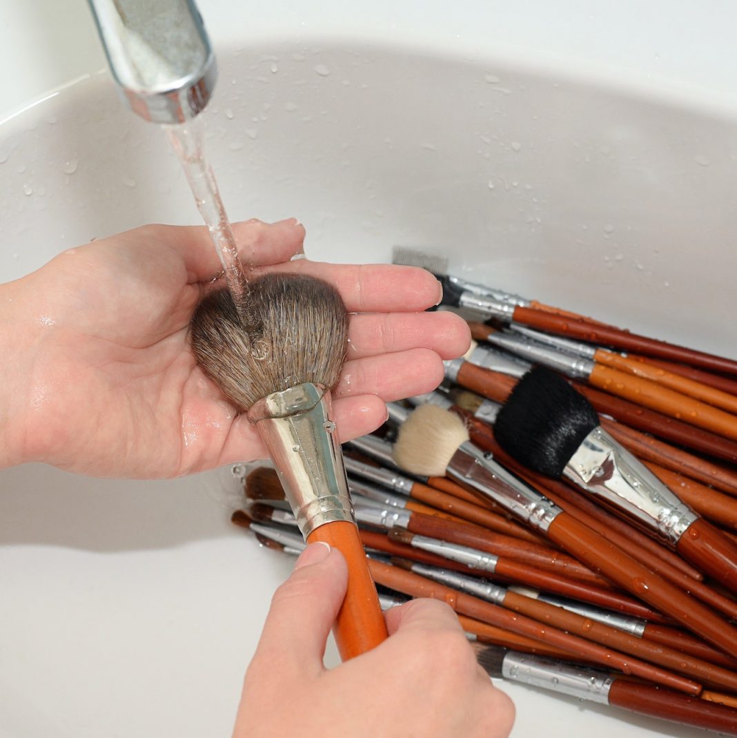 How to clean makeup brushes