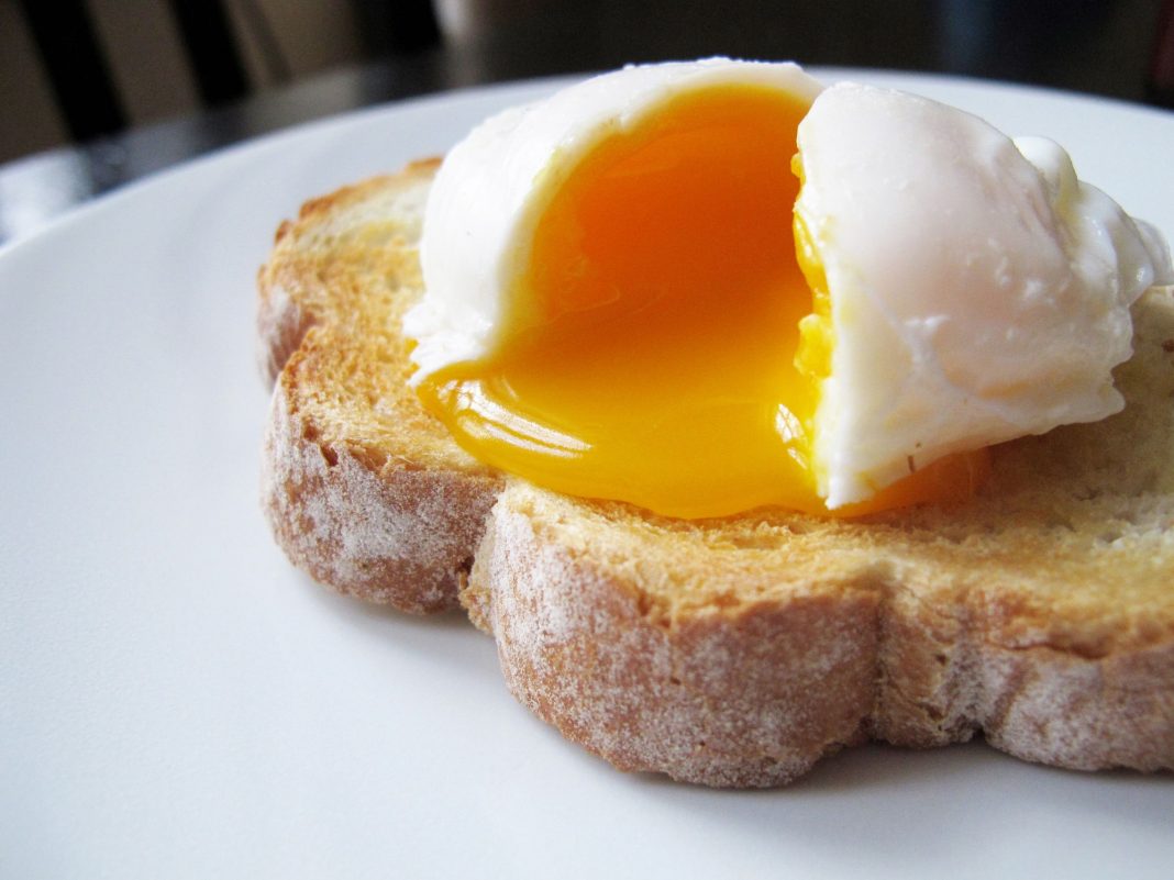 How to poach an egg?